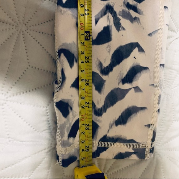 Lululemon Yin to You Leggings Skort Black White Grey Tie Dye Sz 6 - Picture 11 of 12